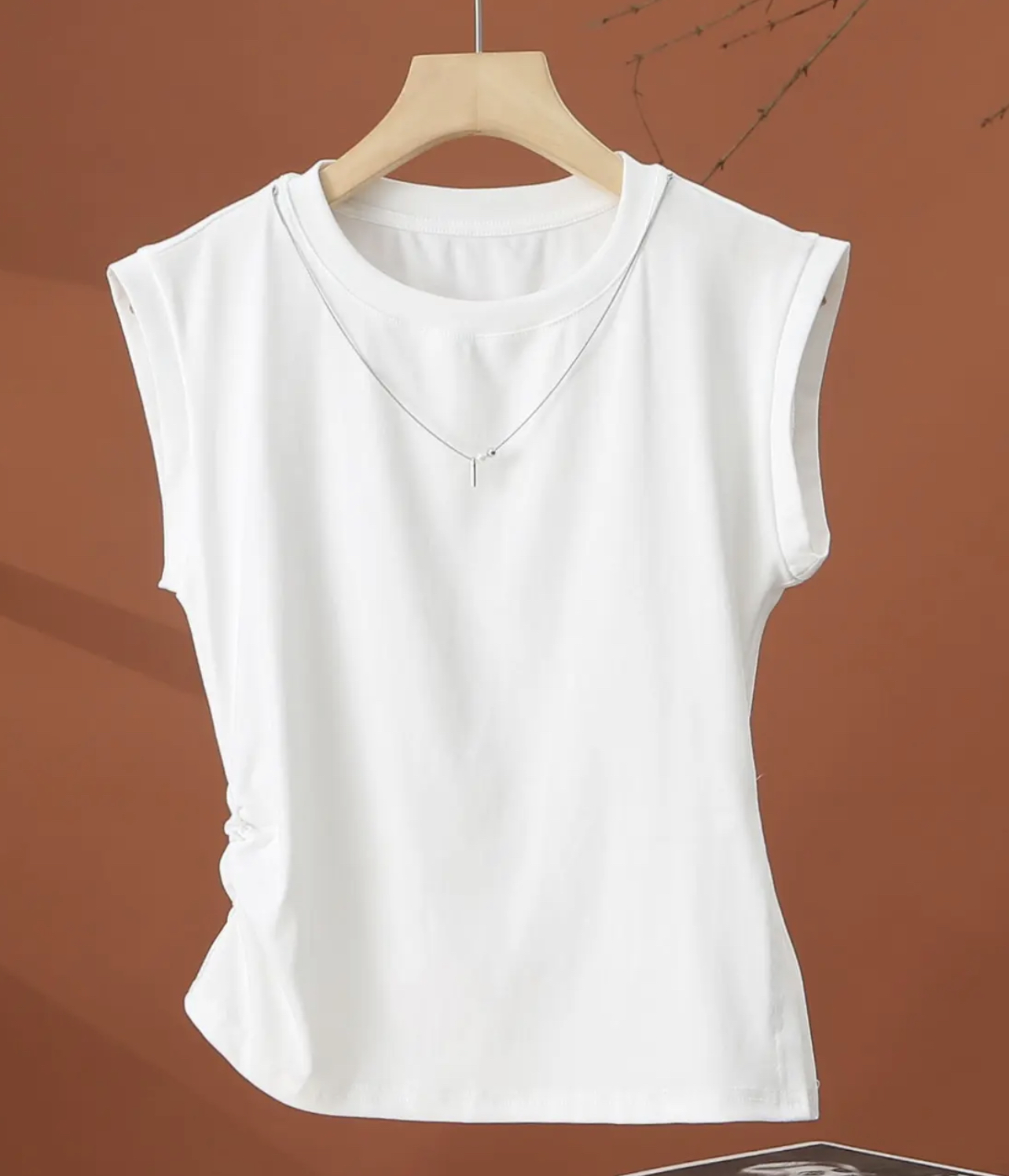 不规则无袖t恤女2025新款夏季时尚洋气减龄修身短款收腰红色上衣