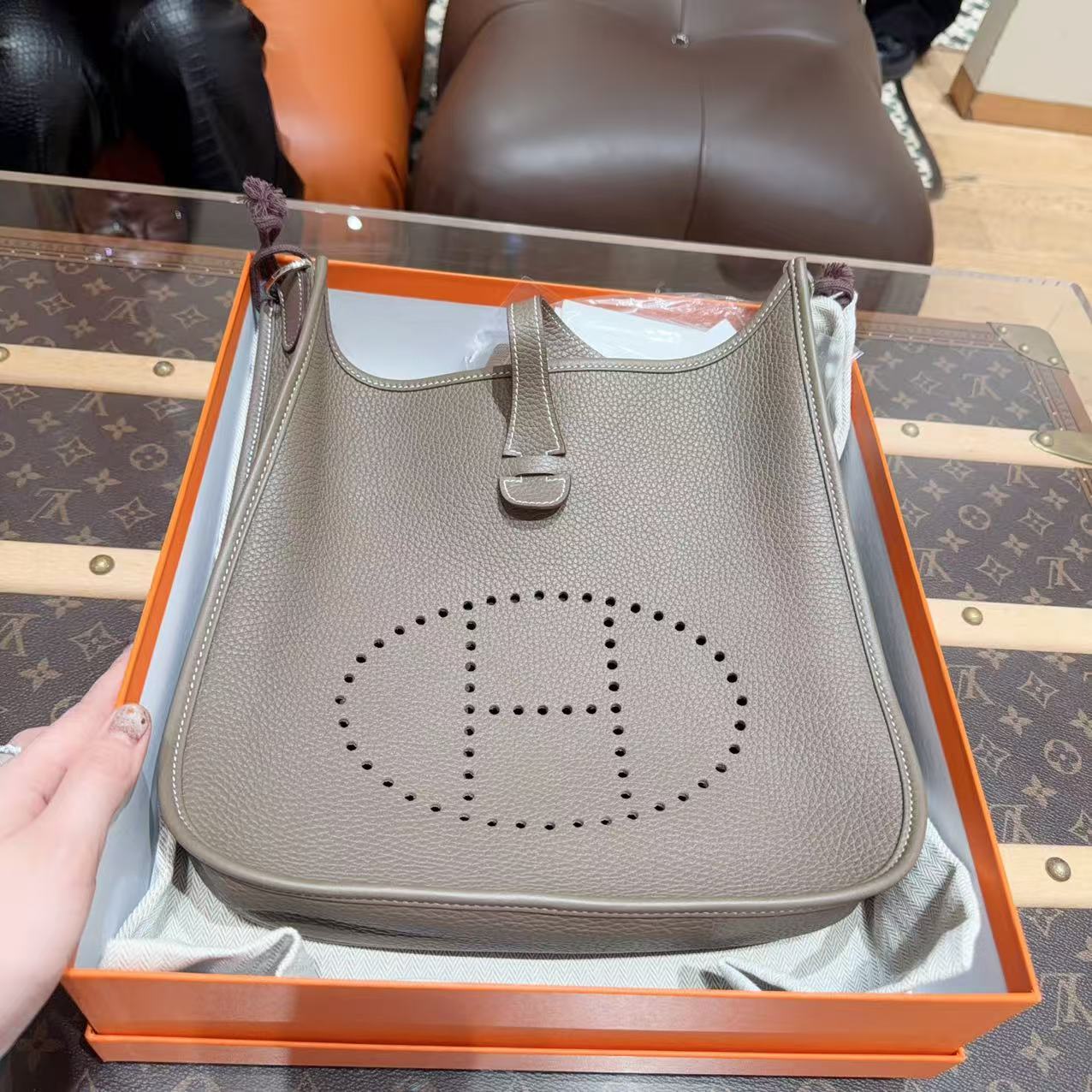 未使用 Hermes/爱马仕 evelyne伊芙琳29大象灰银扣 TC 皮！W 刻！