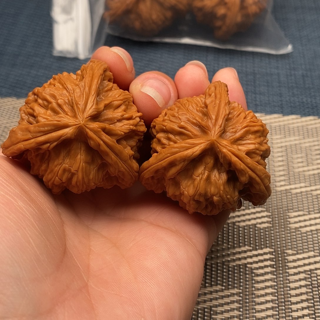 机***人吊坠文玩核桃三棱