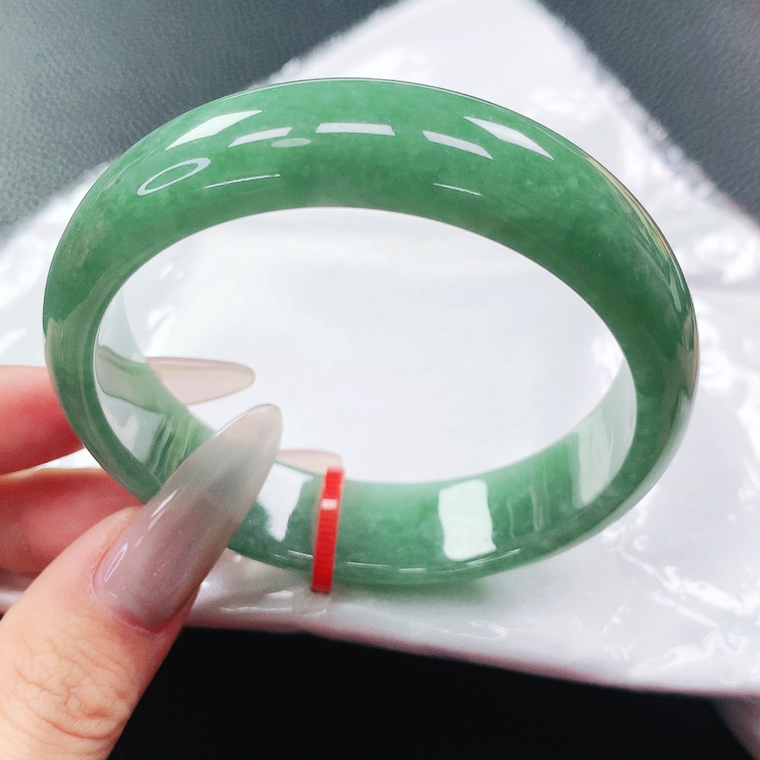 翡翠手镯未镶嵌57圈