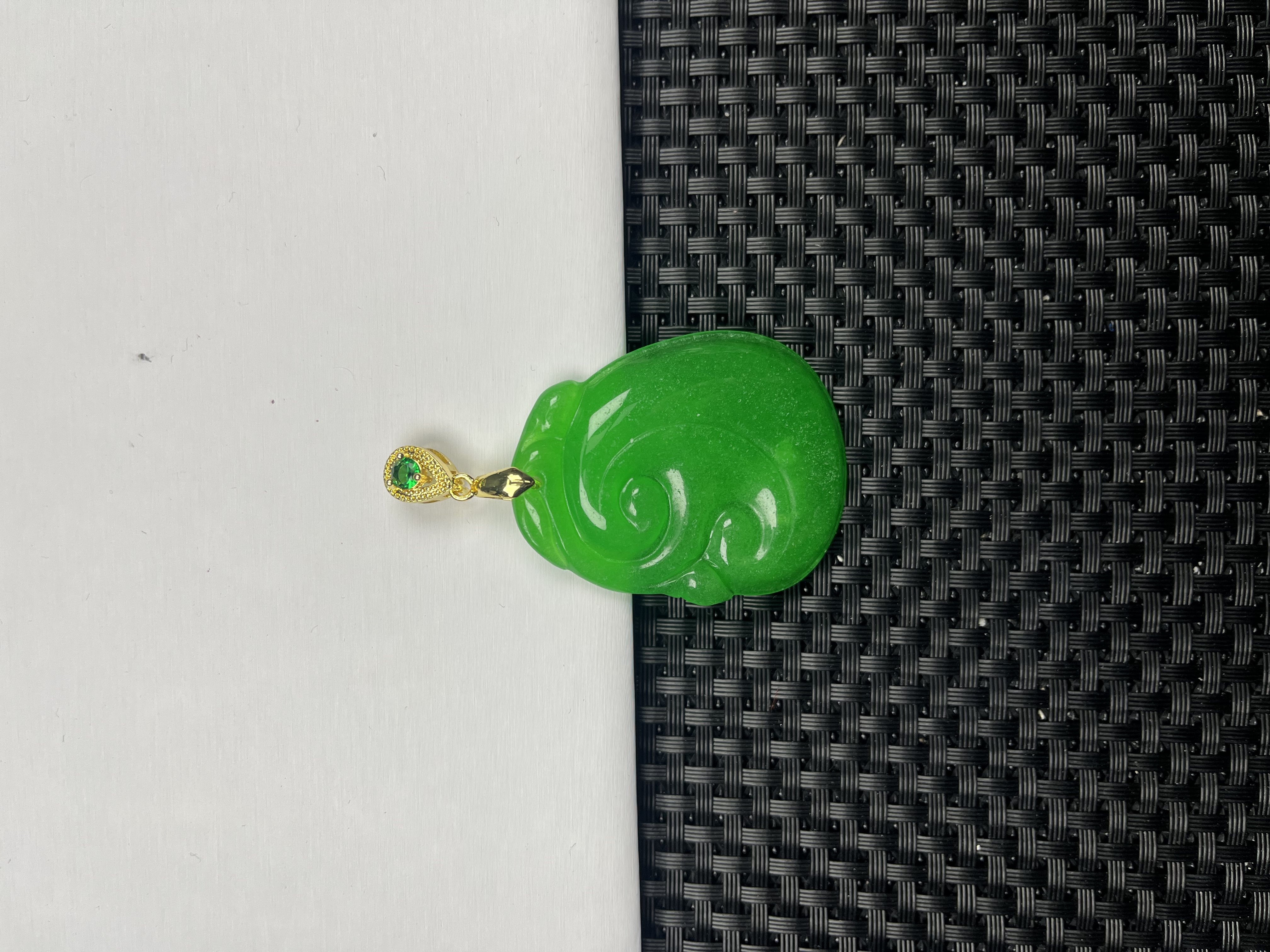 (老郑珠宝)W220阳绿如意时尚精美气质百搭款吊坠