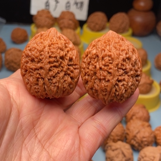 文玩核桃吊坠蒜头红皮37 37 47.8克