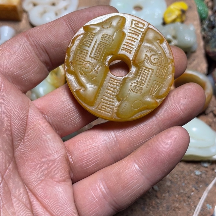 和田玉（糖玉）未镶嵌颈饰