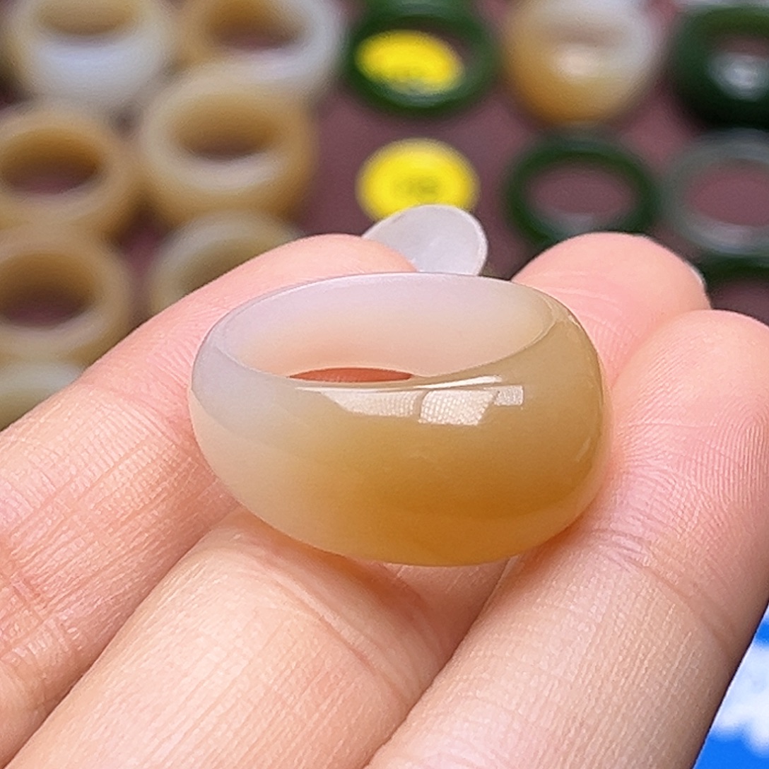 少***少和田玉未镶嵌戒指