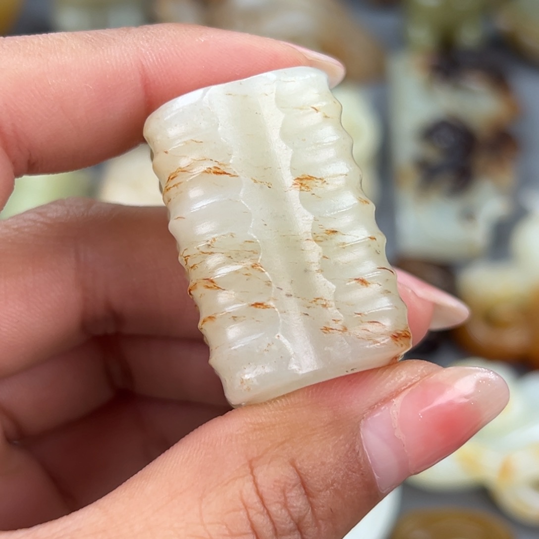 和田玉颈饰未镶嵌山**长