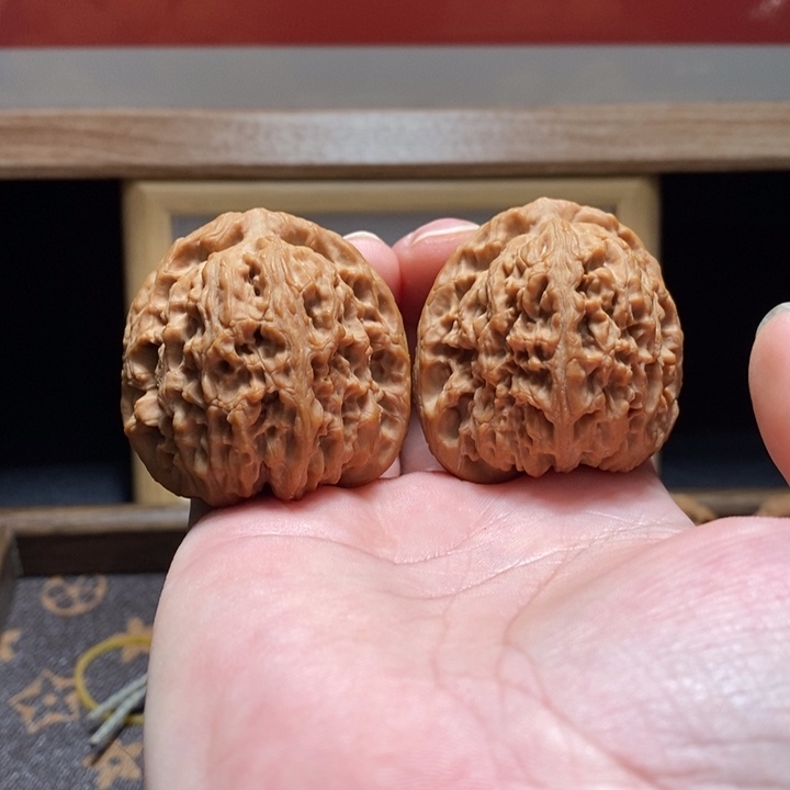 杏***”吊坠文玩核桃南疆