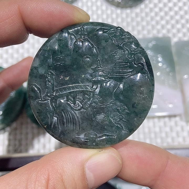 独山玉颈饰未镶嵌