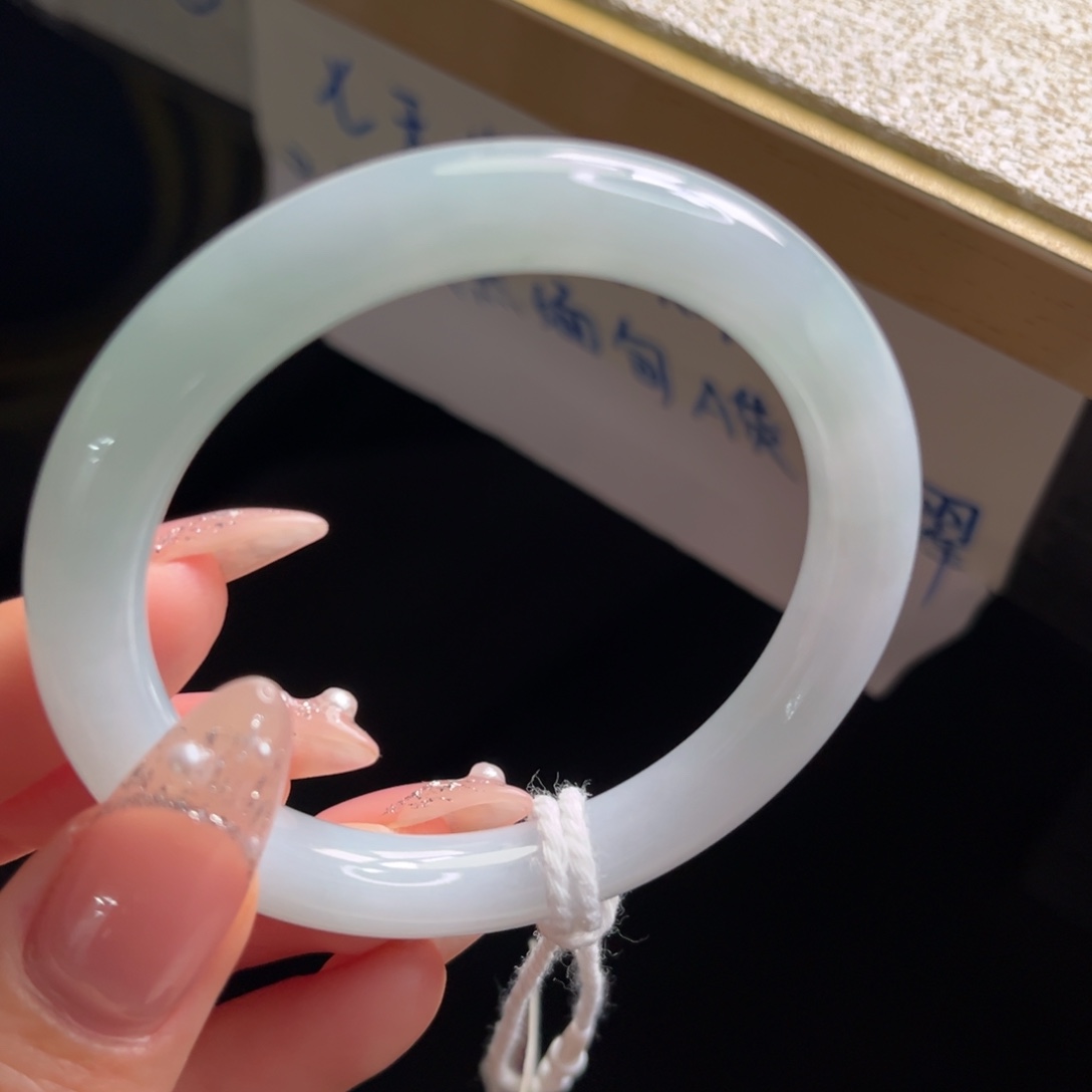 翡翠未镶嵌手镯手镯