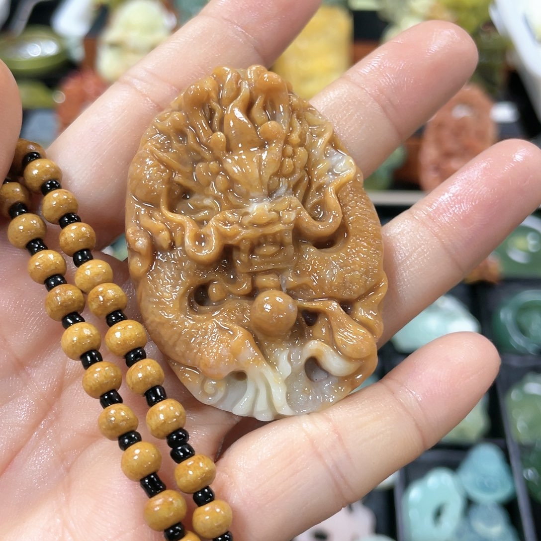 蛇纹石玉颈饰未镶嵌