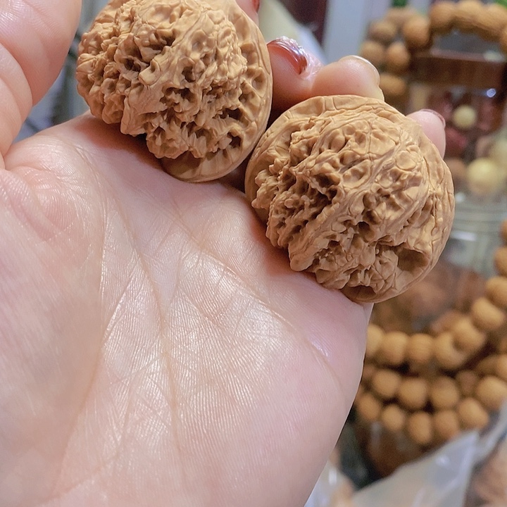 【闪购商品】文玩核桃把件41龙洞玉