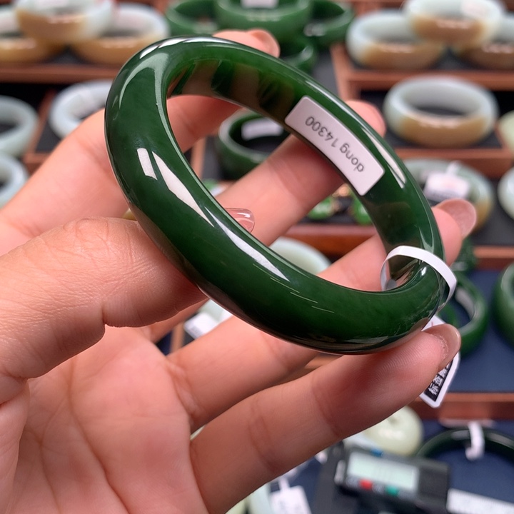 和田玉（碧玉）手镯未镶嵌
