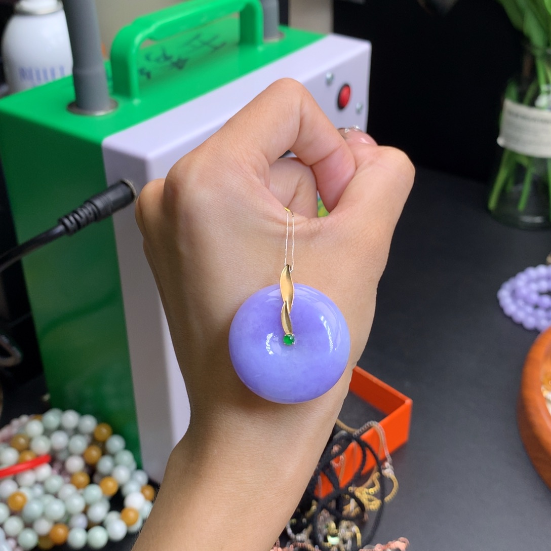 翡翠18K金镶嵌颈饰