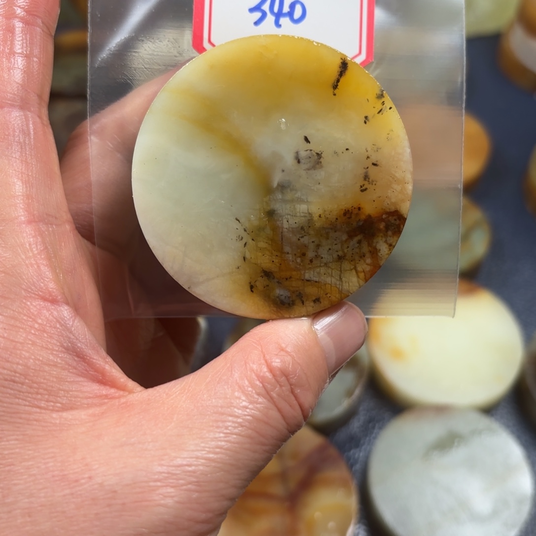 临***发蛇纹石玉未镶嵌珠宝奇石