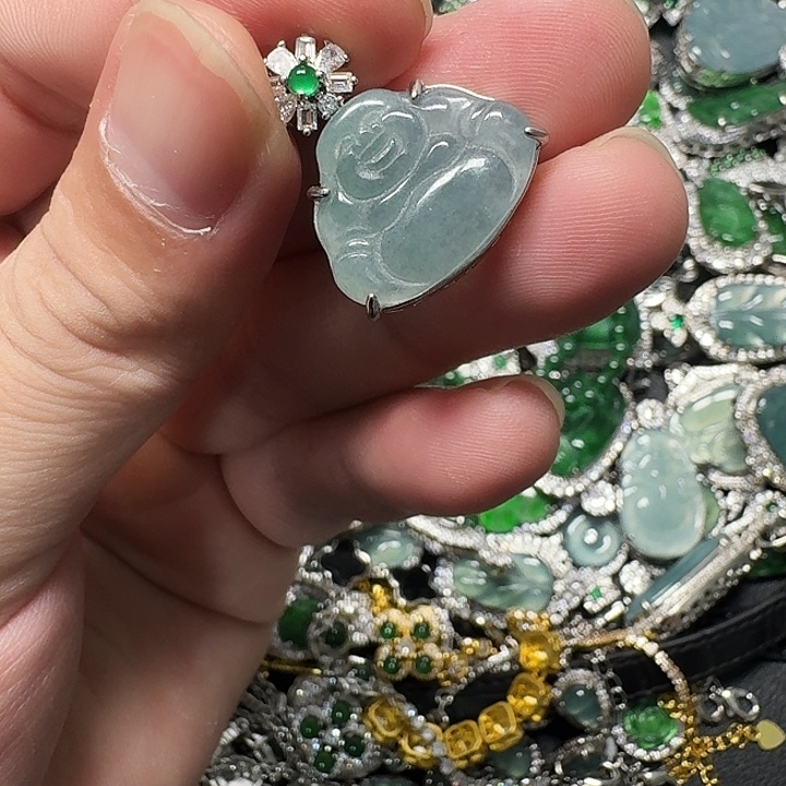 翡翠未镶嵌颈饰天然A货翡翠放漏