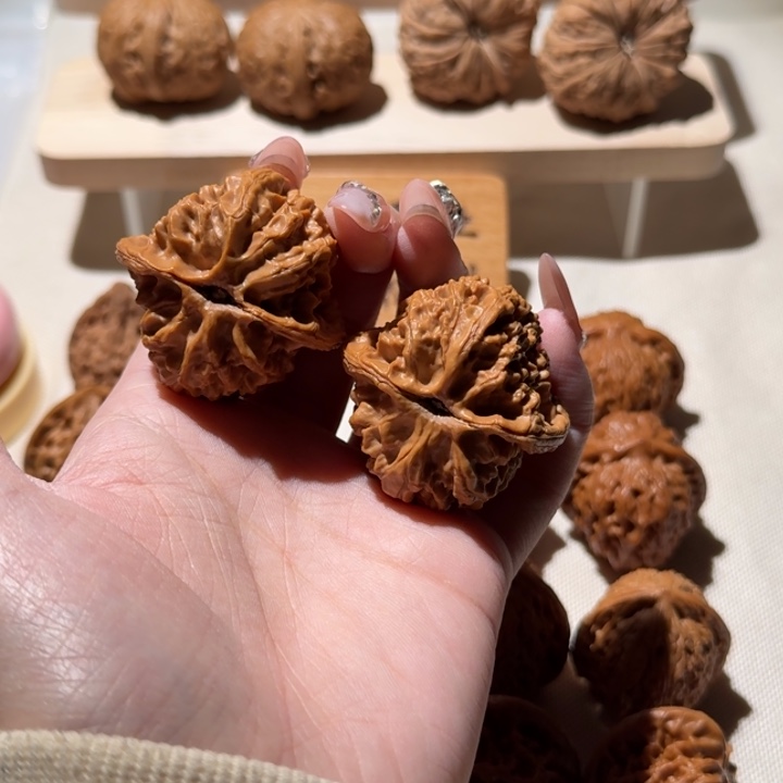 文玩核桃吊坠37梨木台翻天印