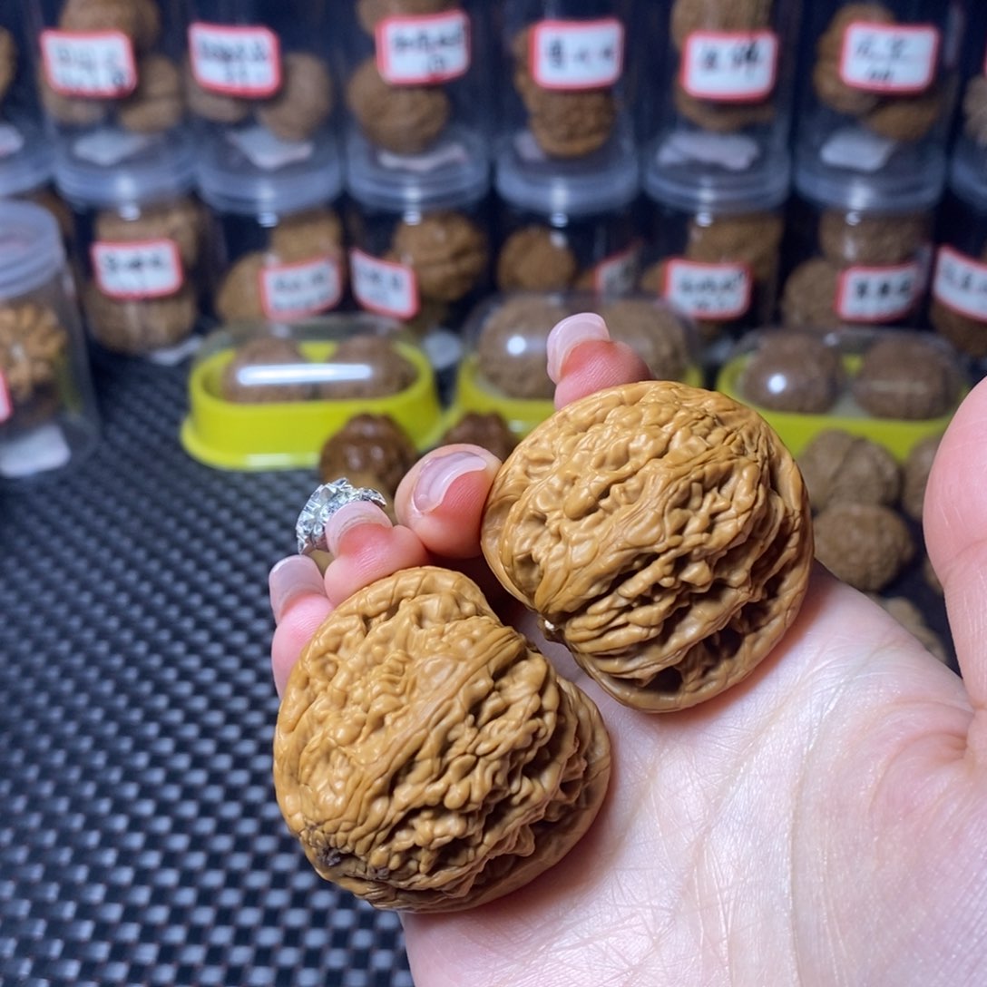 文玩核桃吊坠虎头王43