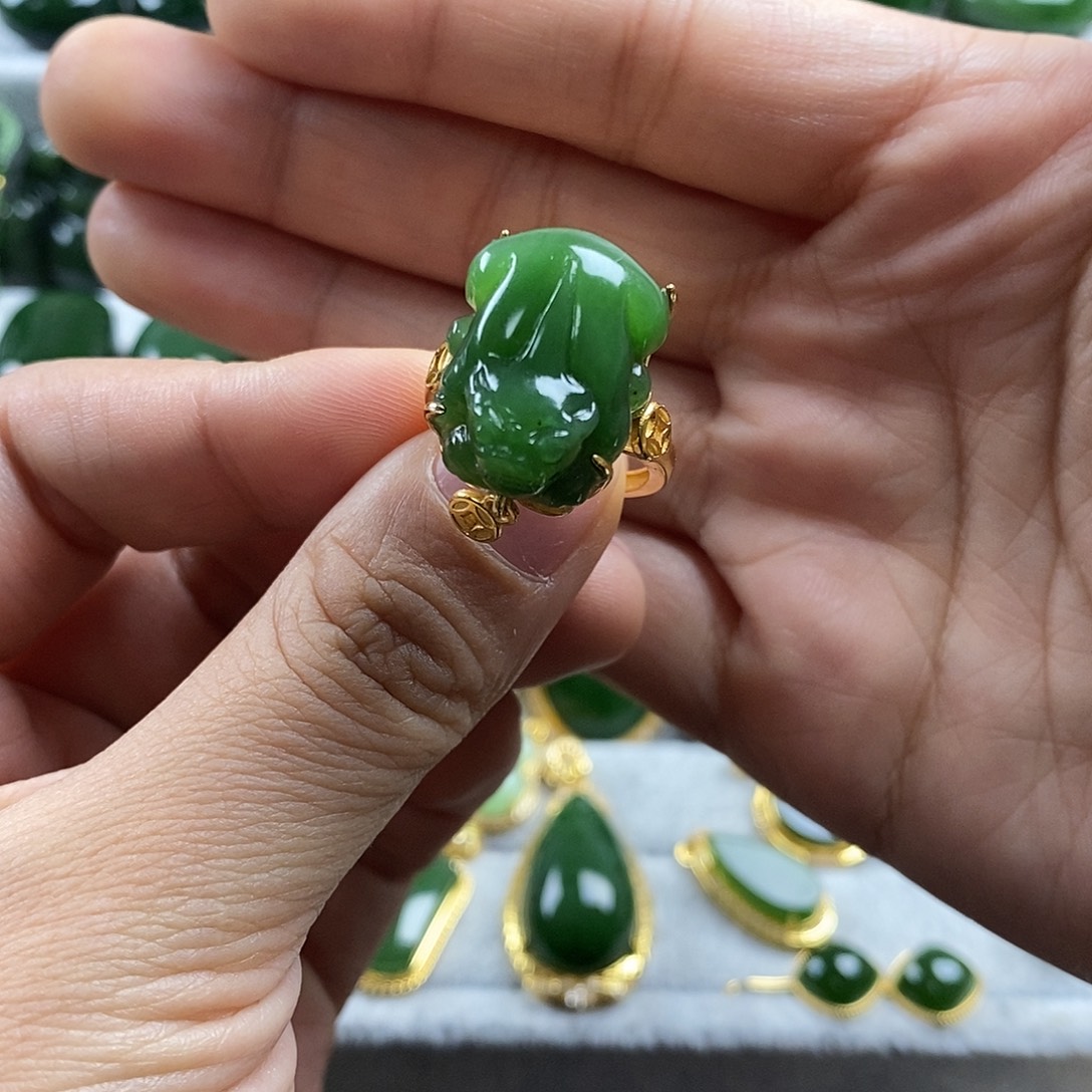 和田玉（碧玉）未镶嵌颈饰