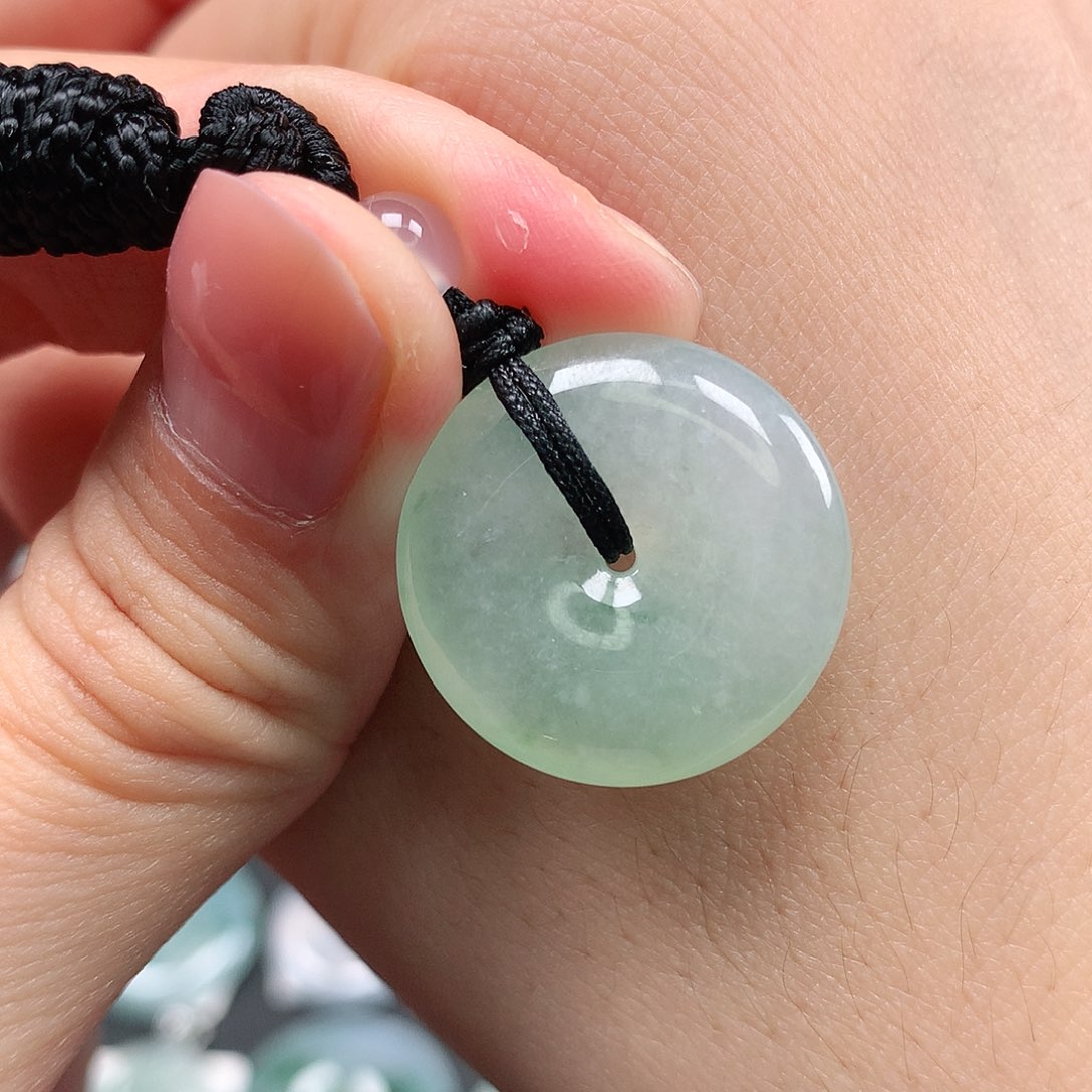 翡翠颈饰未镶嵌平安