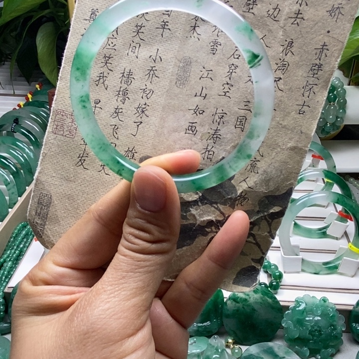 石英质玉未镶嵌手镯