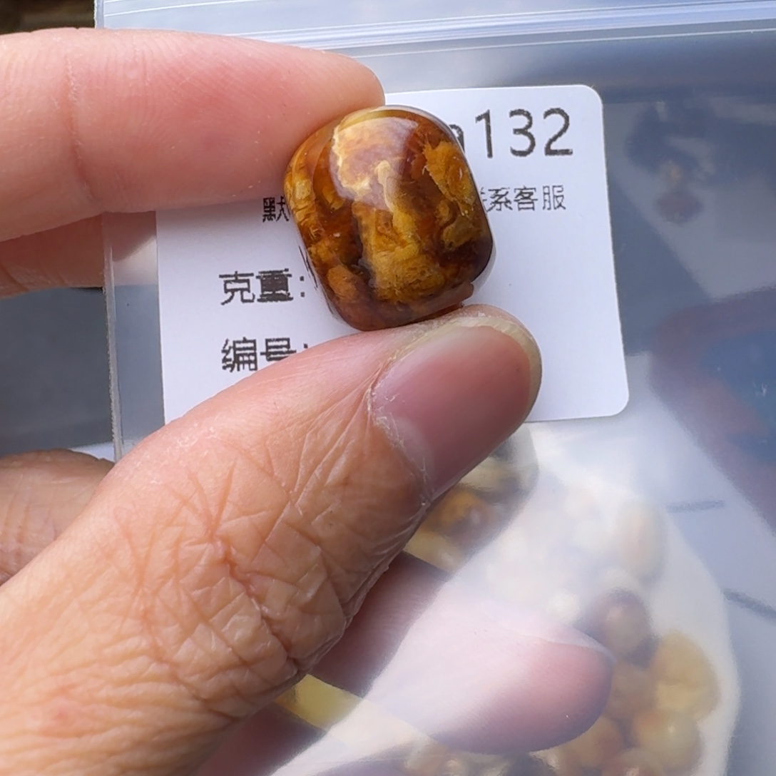 琥珀未镶嵌裸石琥珀