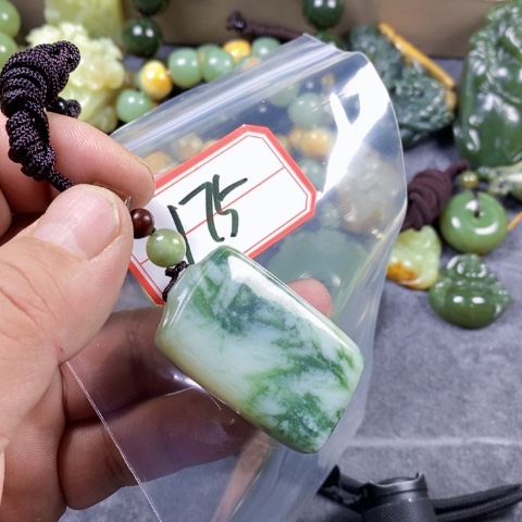 未镶嵌蛇纹石玉颈饰