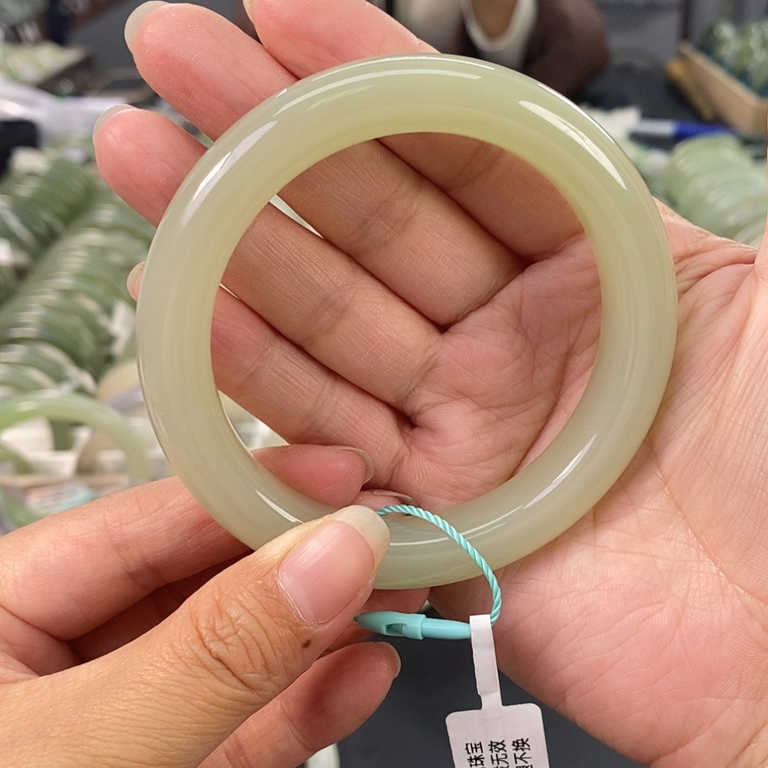 和田玉和田玉手镯60未镶嵌