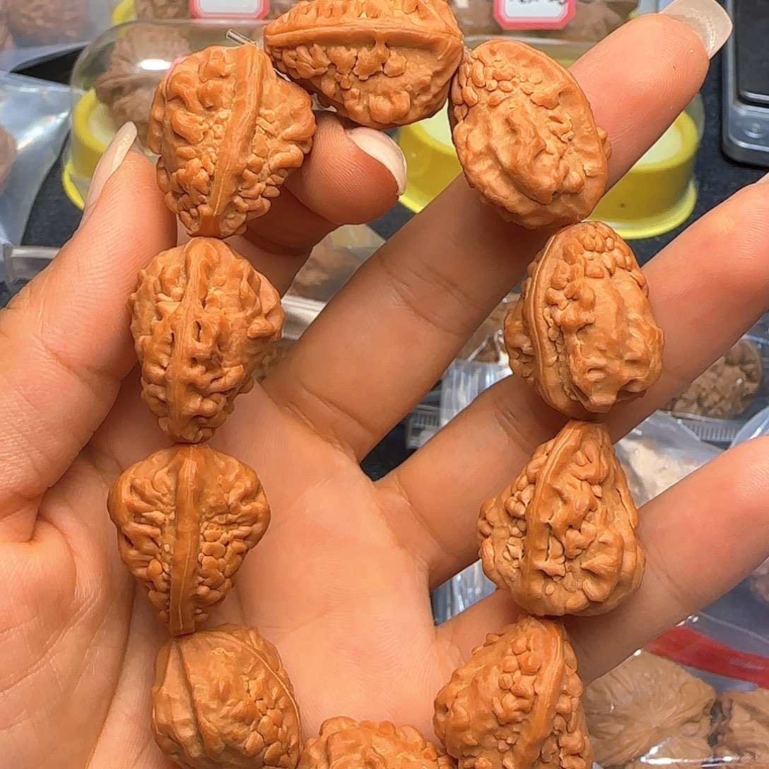文玩核桃吊坠麒麟角手串