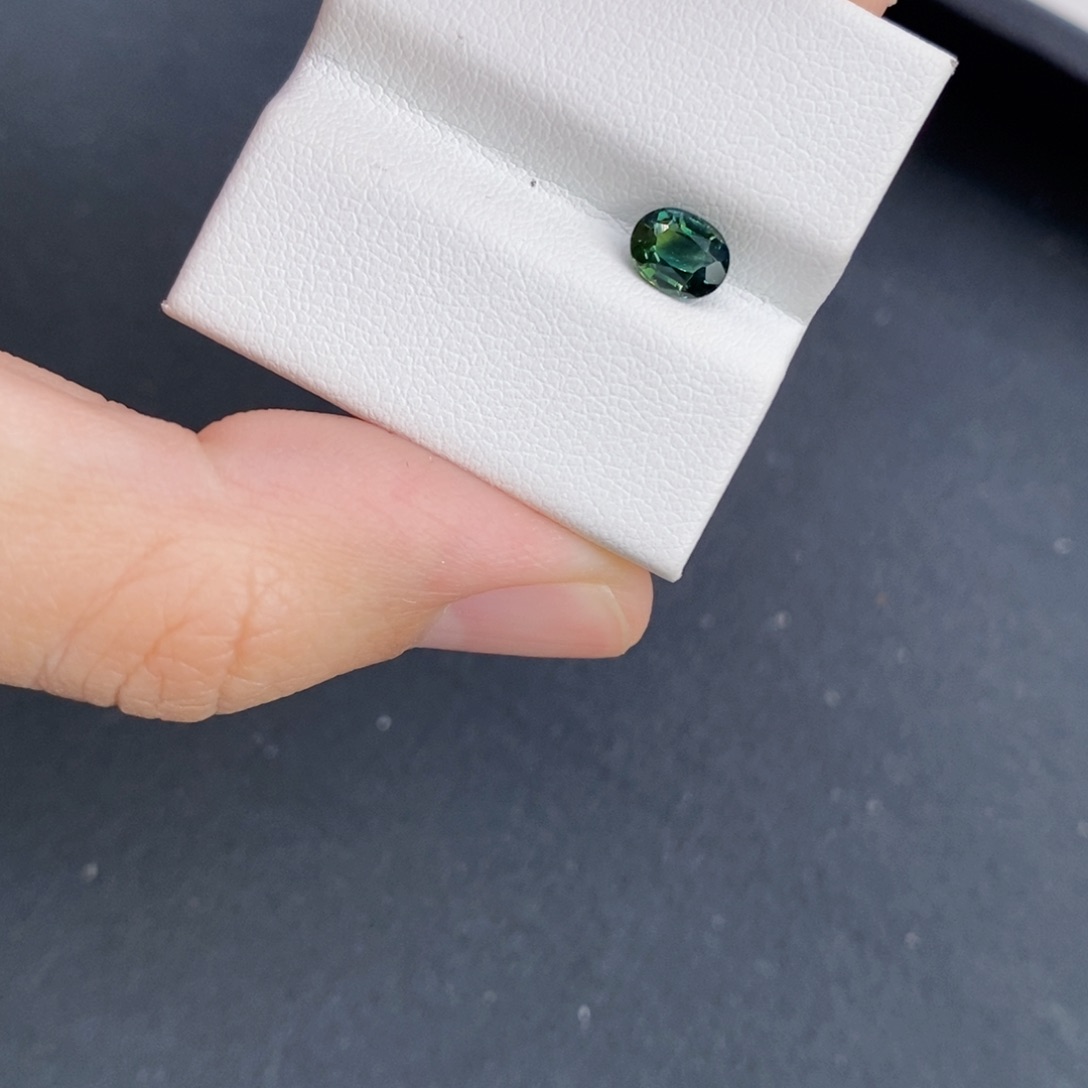 蓝宝石裸石未镶嵌彼*兔