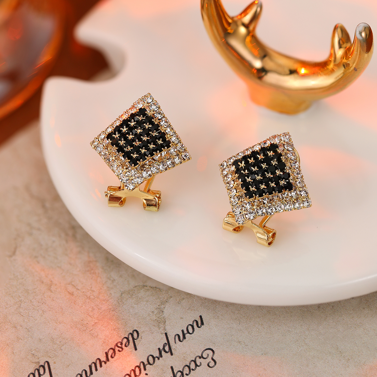 铜合金合成锆石耳饰 满锆时尚轻奢优雅百搭耳环H116