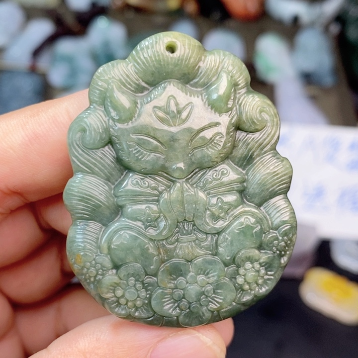 翡翠颈饰未镶嵌狐狸