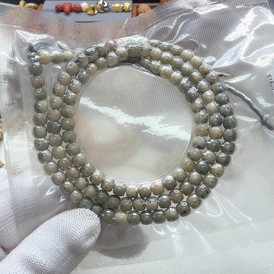星月菩提手串17梵天冰白绿背大眼睛通体6左右108一物一图