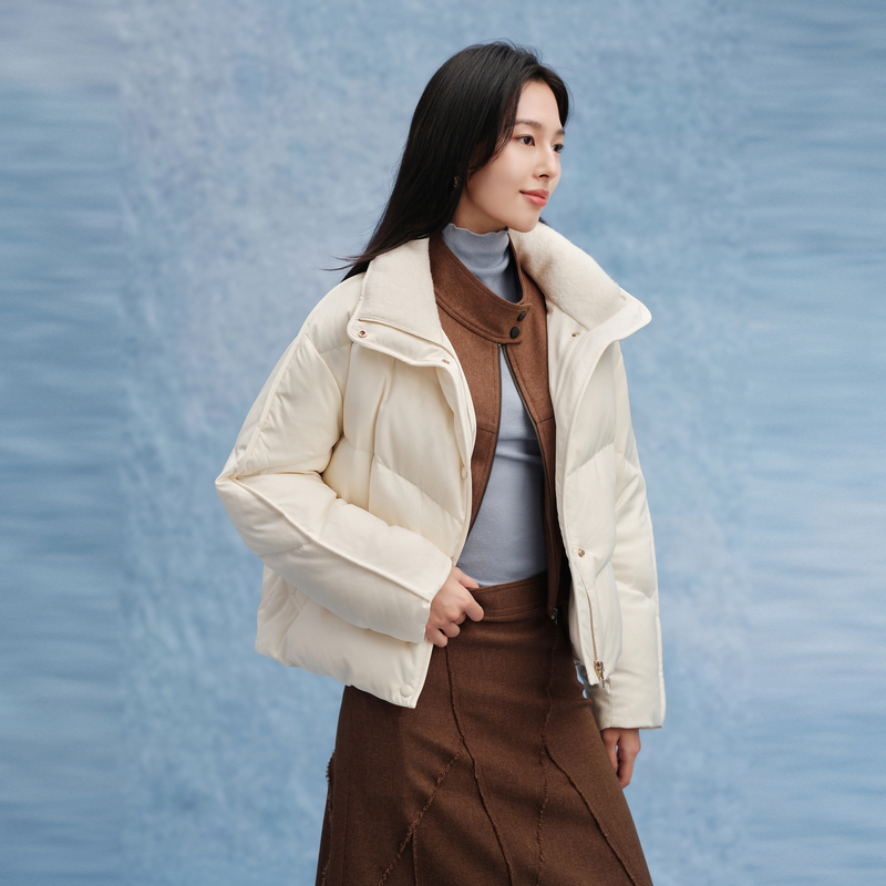 EP雅莹2025新款 轻暖鹅绒质感宽松短款高领羽绒服外套女Y121A