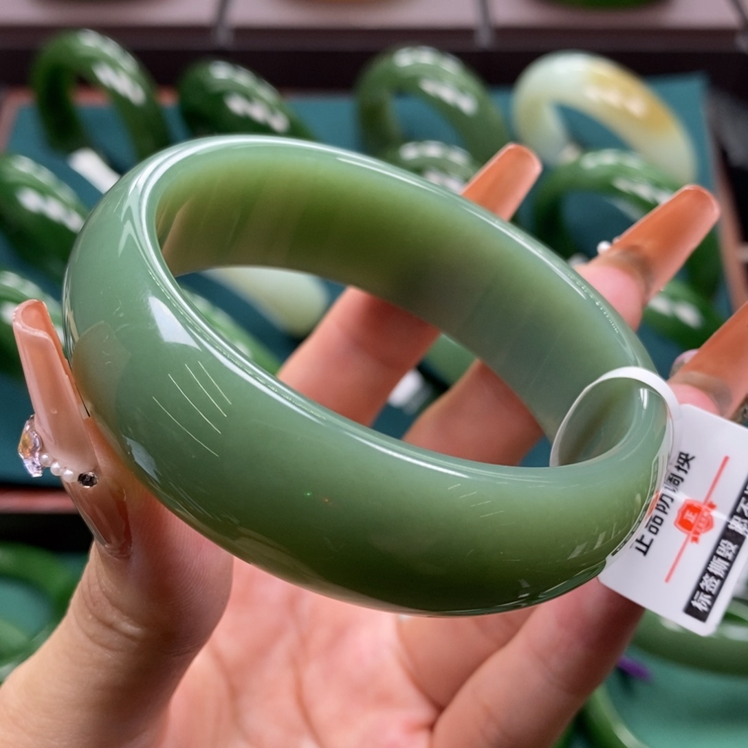 7***8和田玉（碧玉）未镶嵌手镯58+