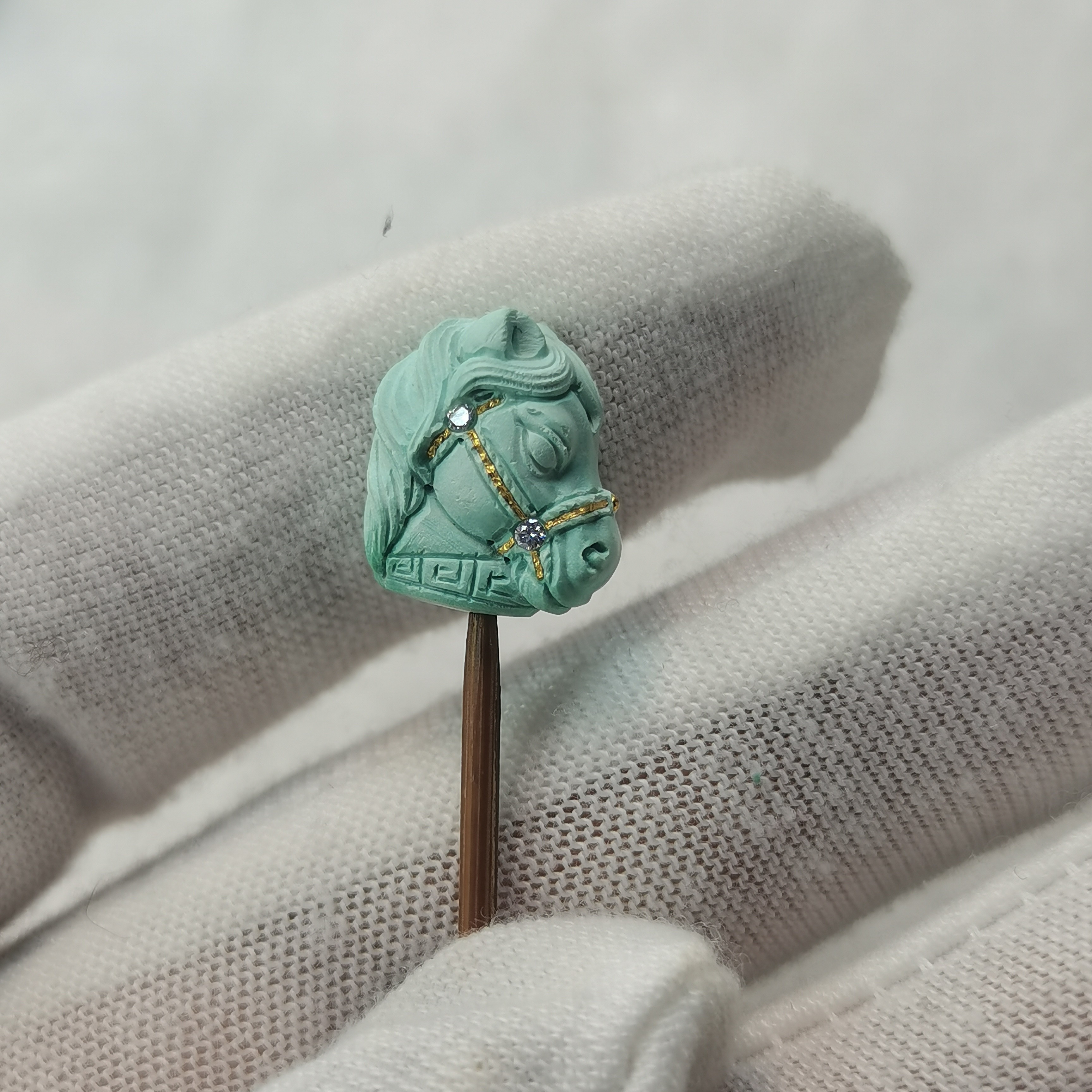 湖北原矿绿松石马头，尺寸13.1*11.3*7.5，克重1.38，武汉中地大质检