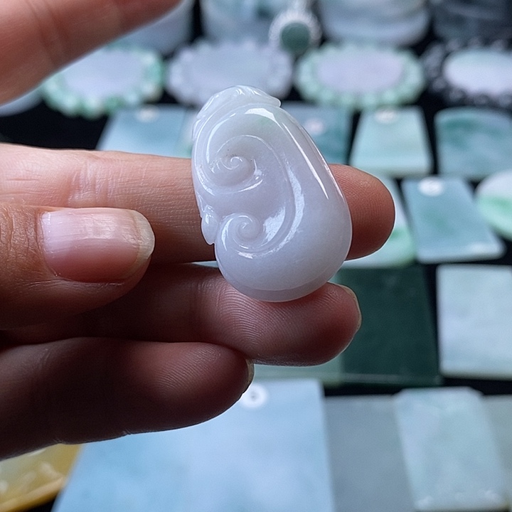 翡翠挂件未镶嵌翡翠的