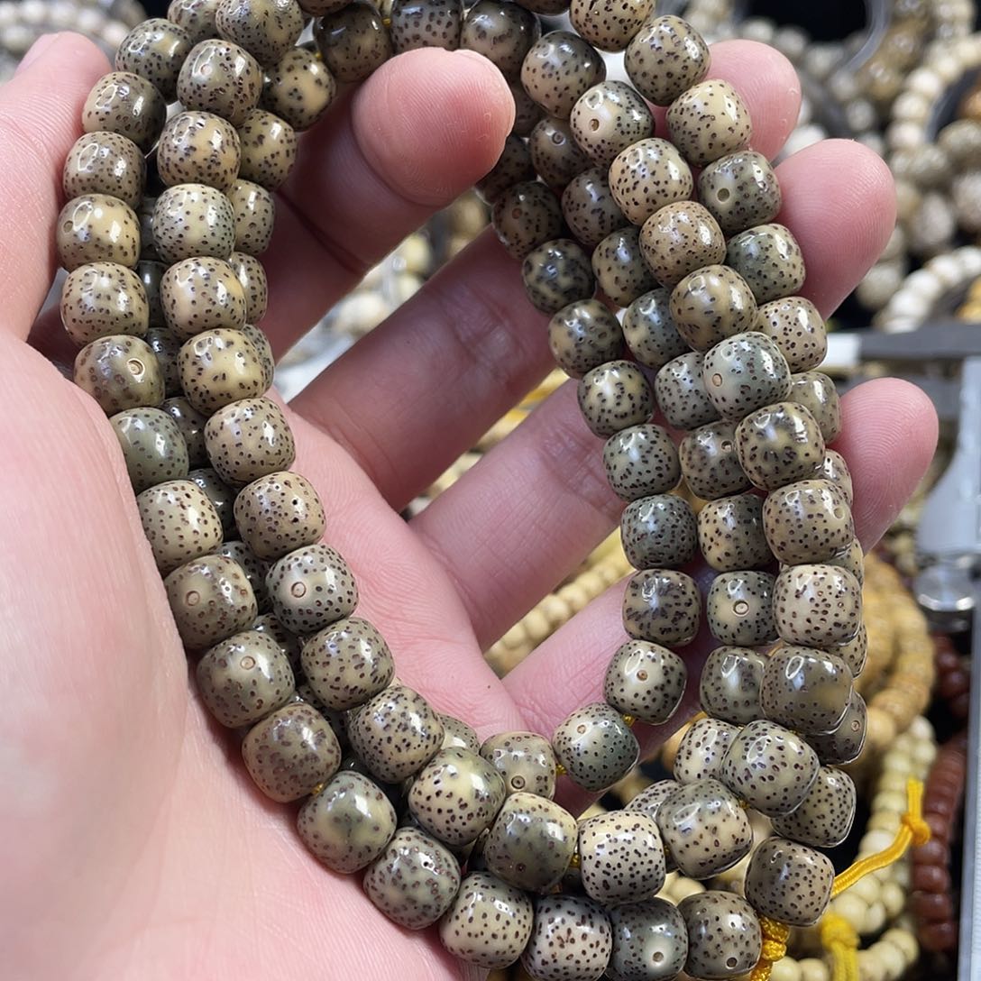 星月菩提吊坠原生态石玉料