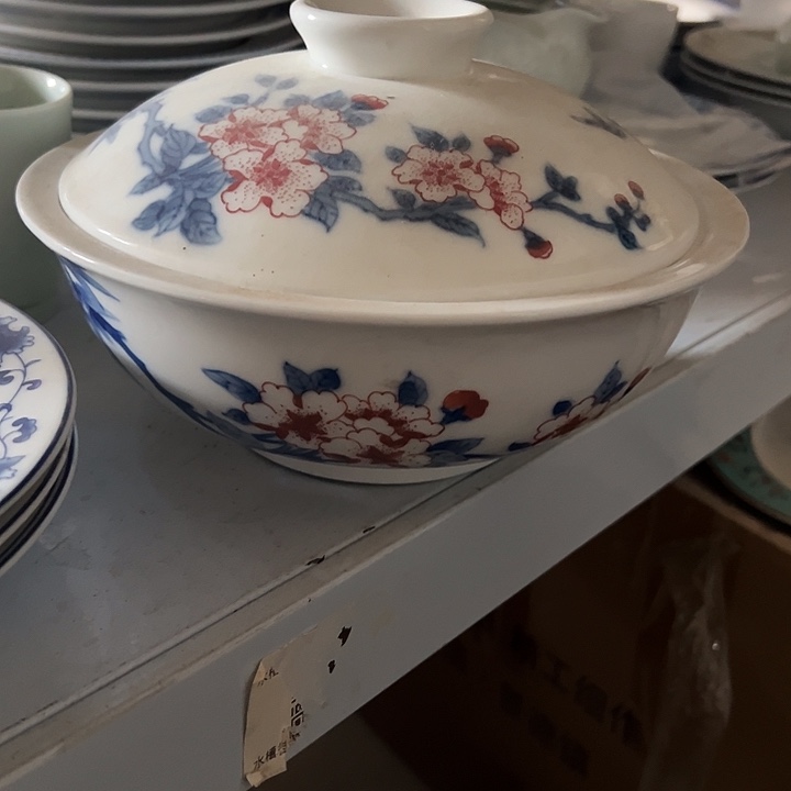 1其它陶瓷8寸品锅一个