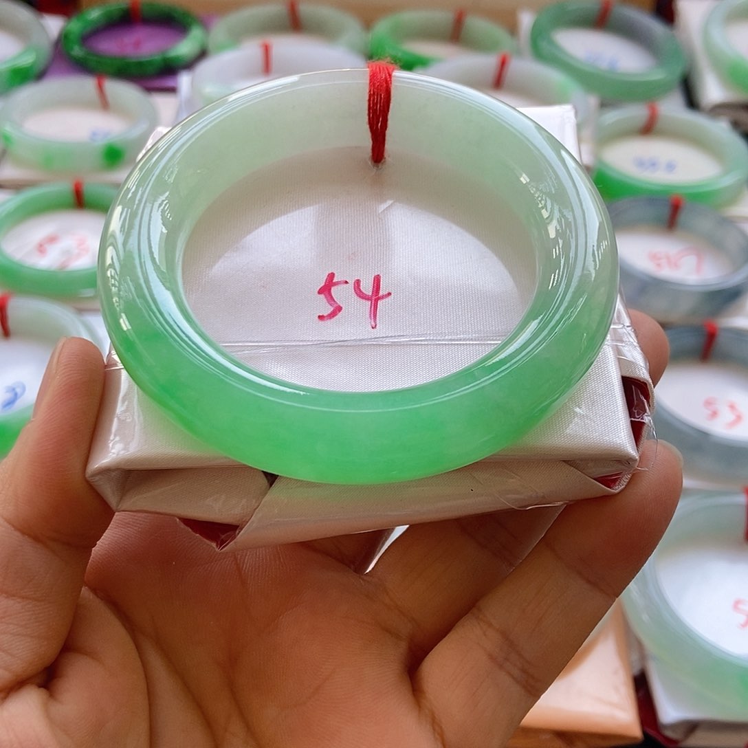 未镶嵌手镯翡翠?****具手镯