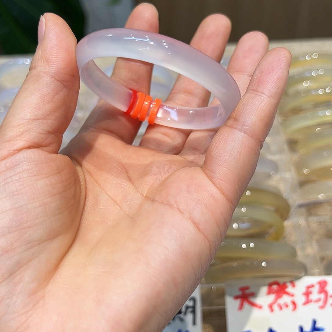 每***饿玛瑙/玉髓未镶嵌手镯