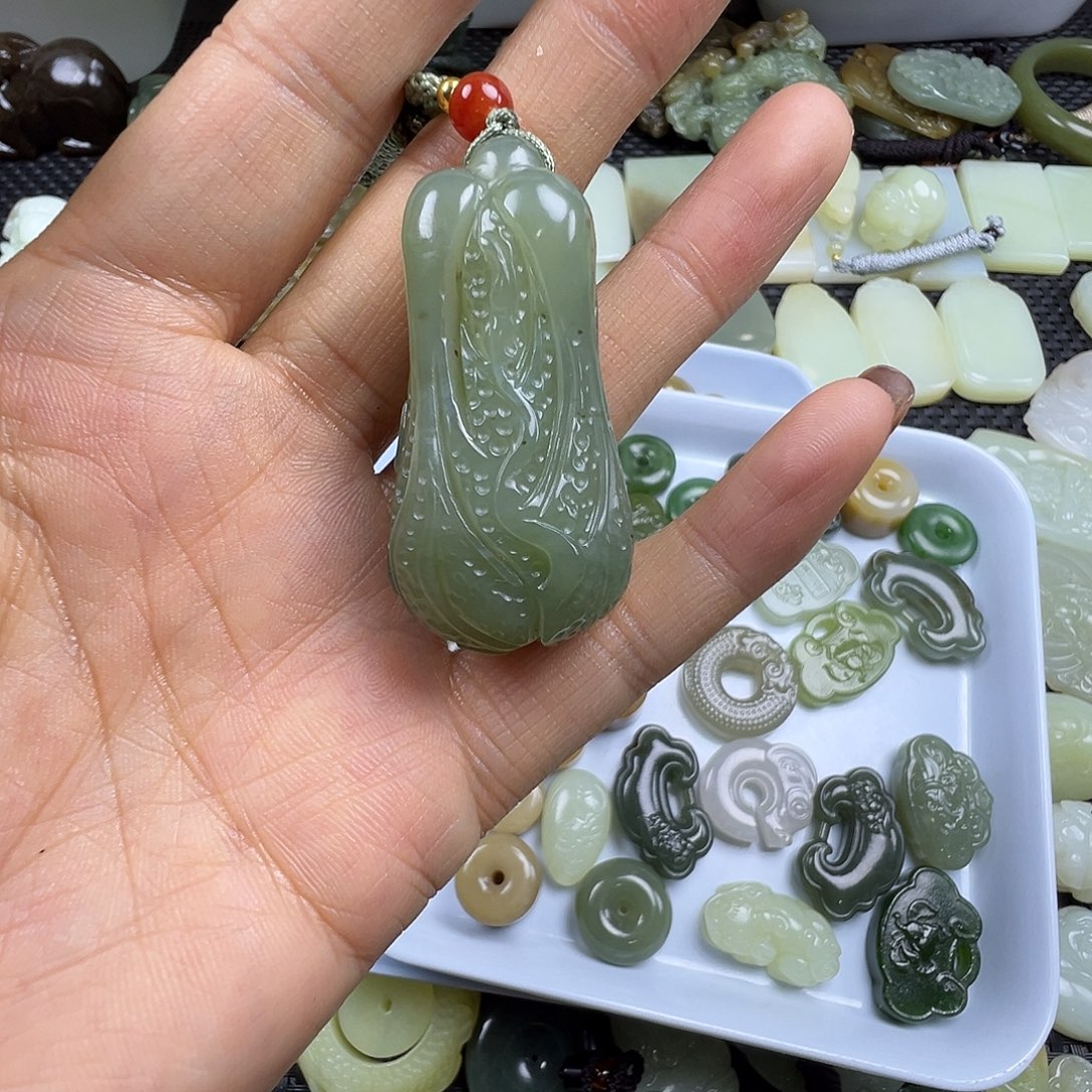 和田玉未镶嵌颈饰卡47.9