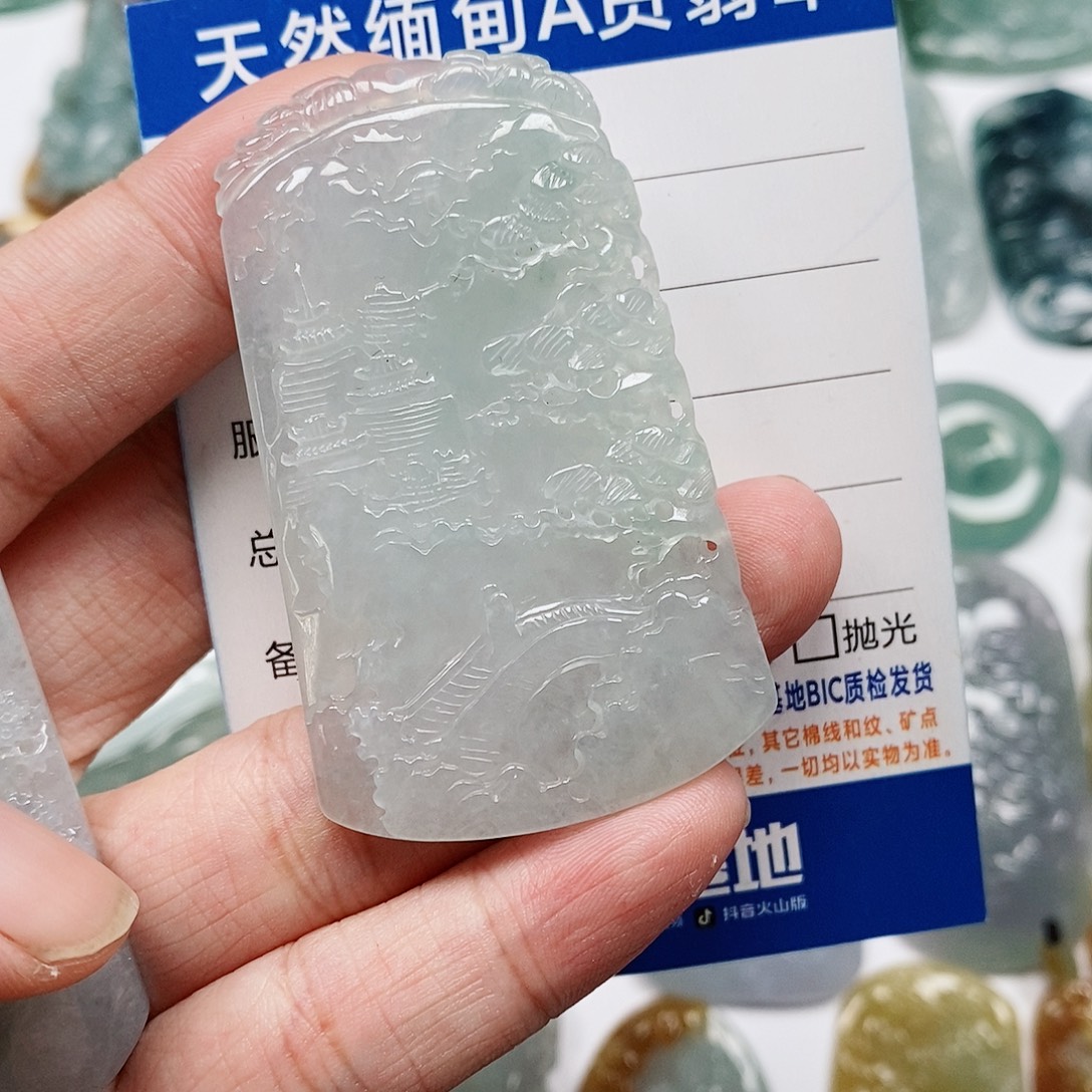 丶***颈饰未镶嵌翡翠山水