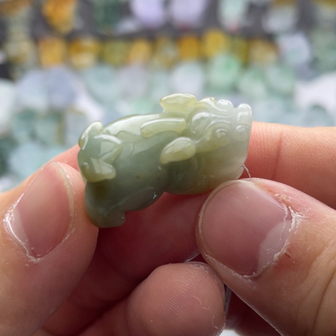 翡翠颈饰未镶嵌貔貅