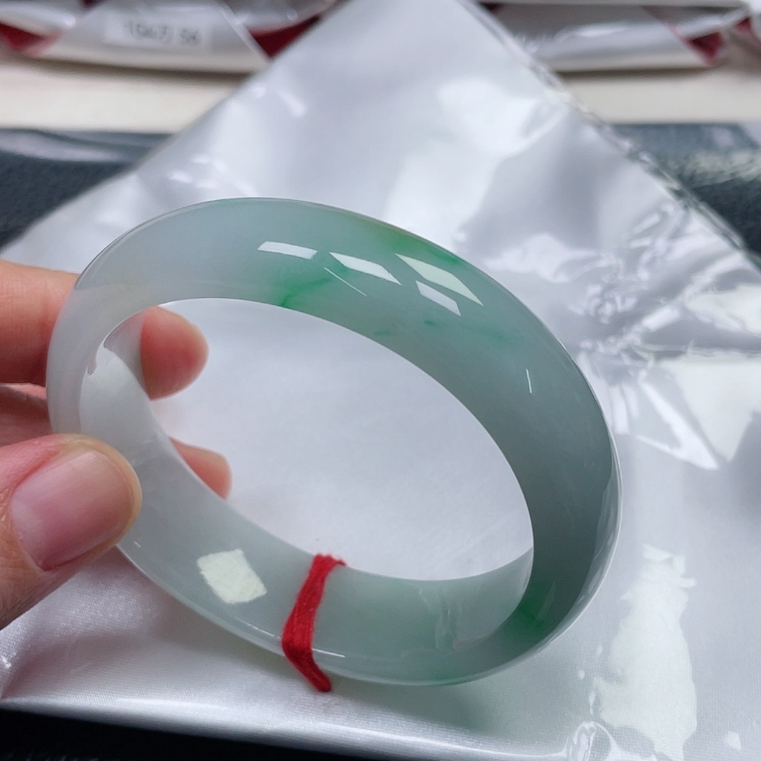 未镶嵌手镯（贵妃镯）翡翠缅甸翡翠