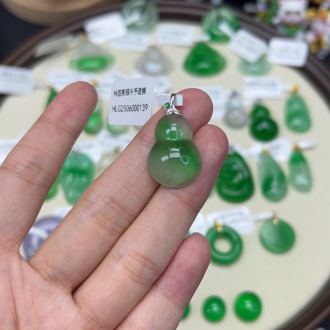 小***糊翡翠未镶嵌颈饰葫芦直播编号Y0139