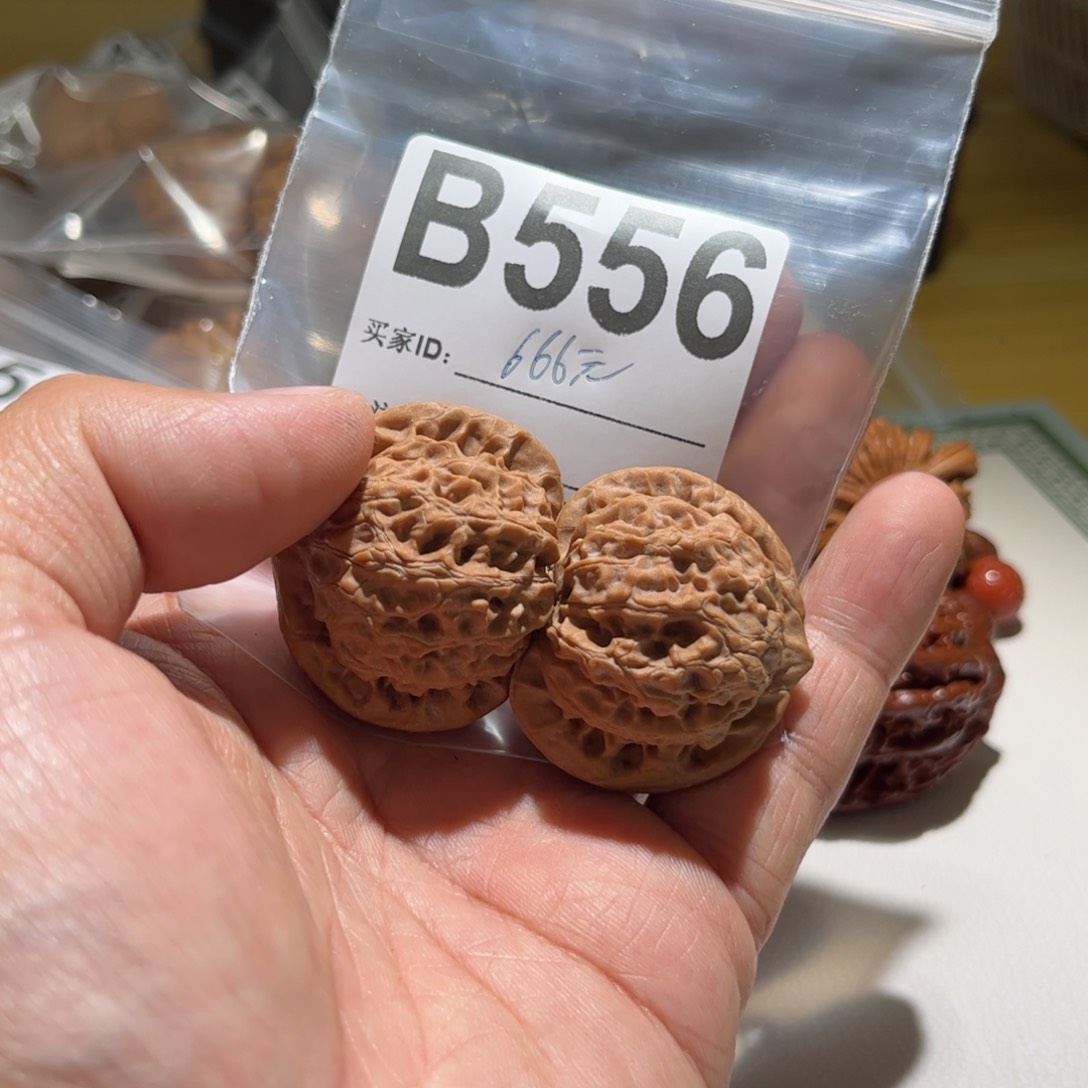 文玩核桃吊坠D****?宫灯