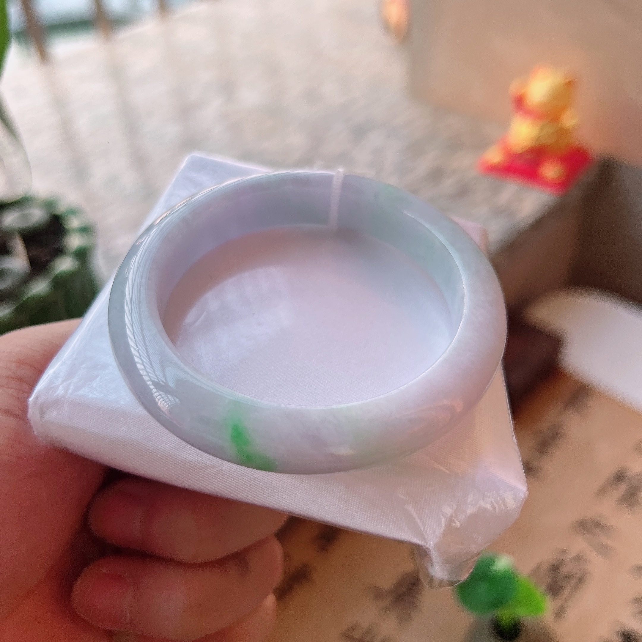 手机实拍0色差缅甸翡翠A货老坑糯种56圈紫罗兰飘阳绿春彩手镯保真