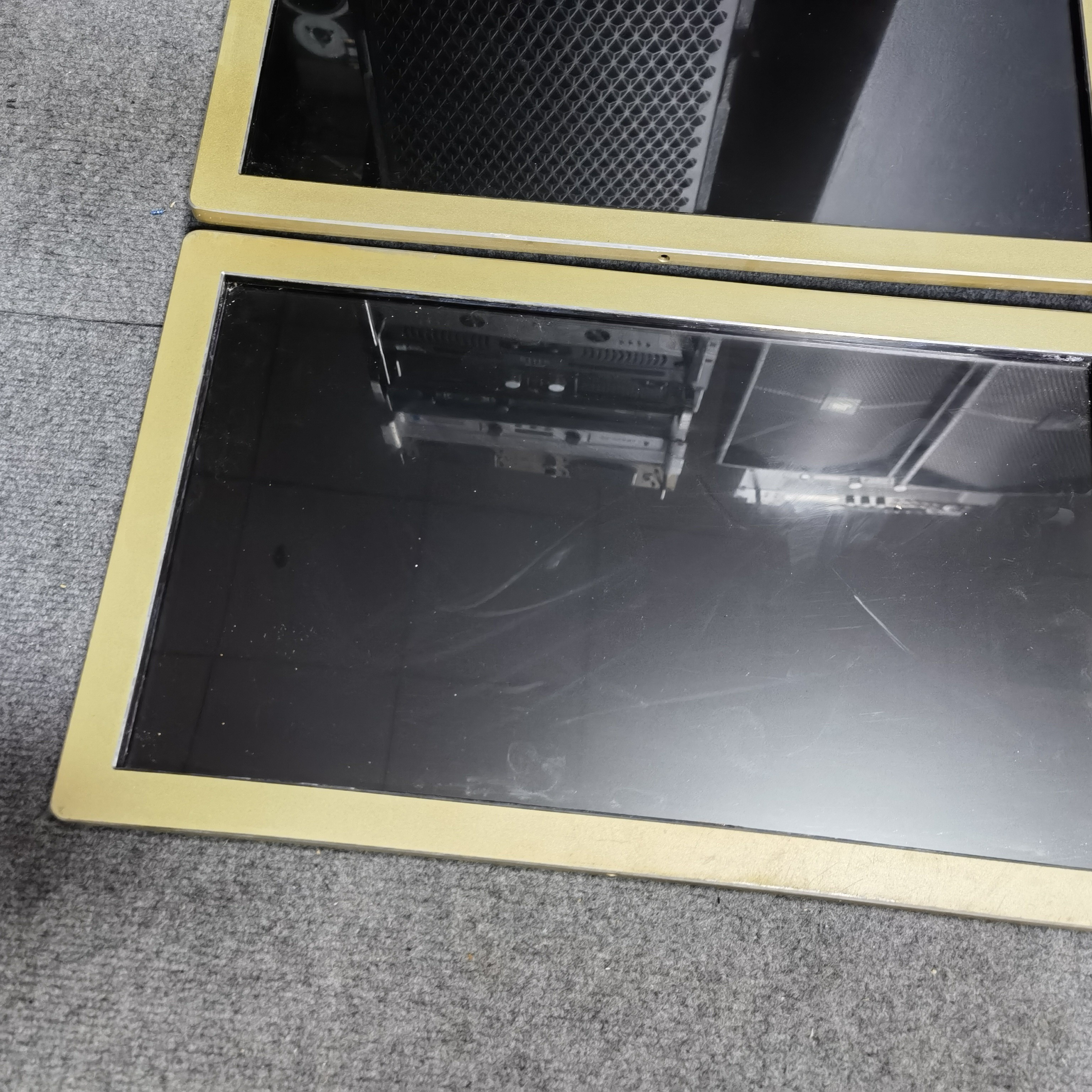 8新  8新二手设备雷客2T点歌机一套成色一般，不包邮