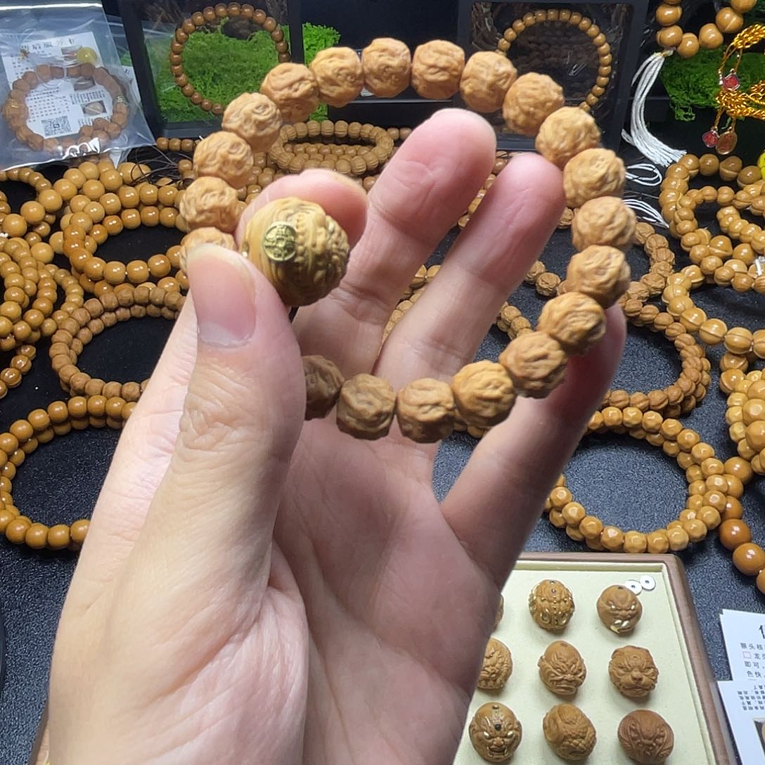 帅***砍猴头核桃手串龙蛇招财