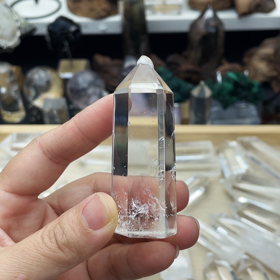 石材透体白水晶柱子t1