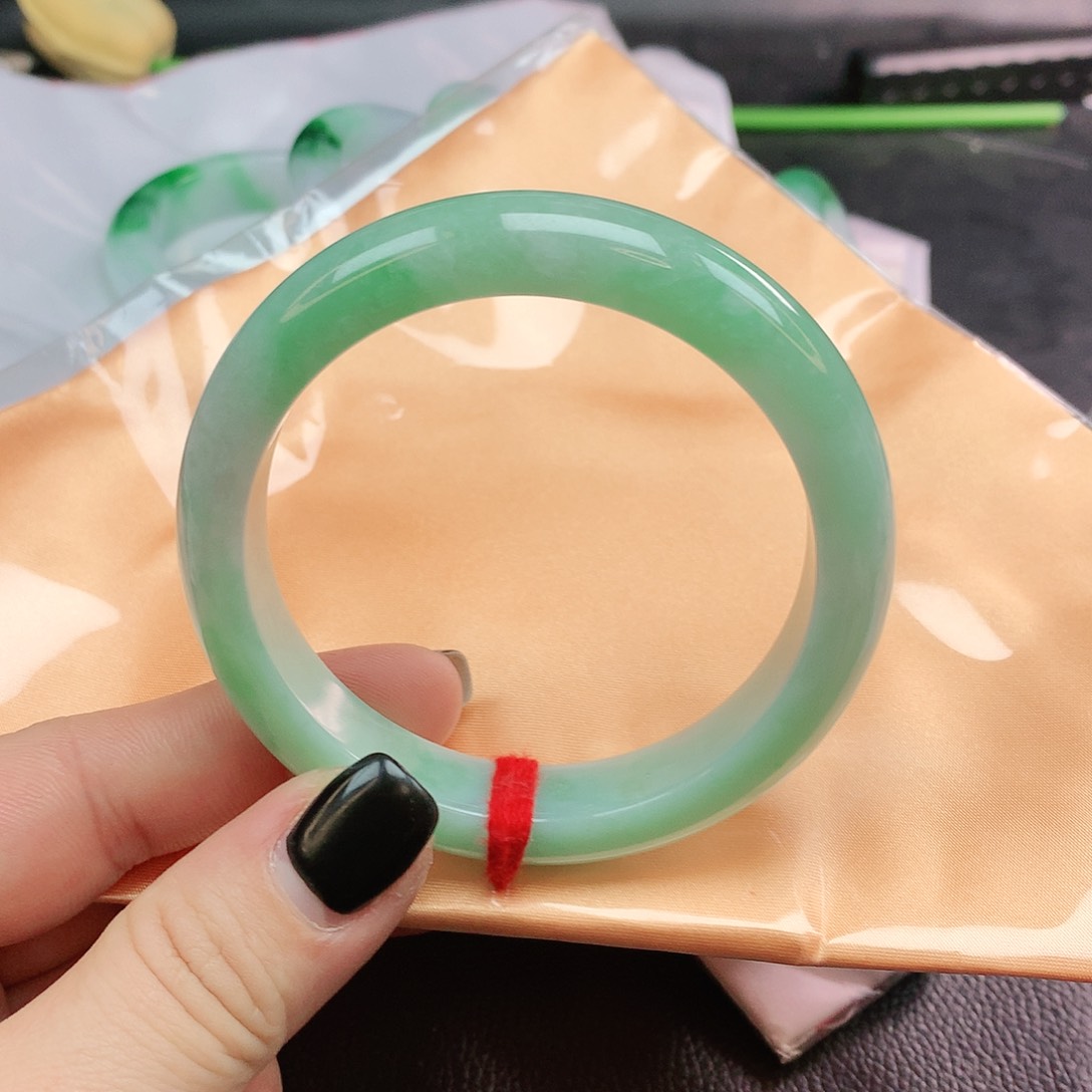 翡翠手镯未镶嵌正881008